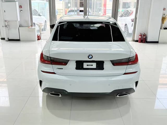 იყიდება 2022 წლის BMW 320i 