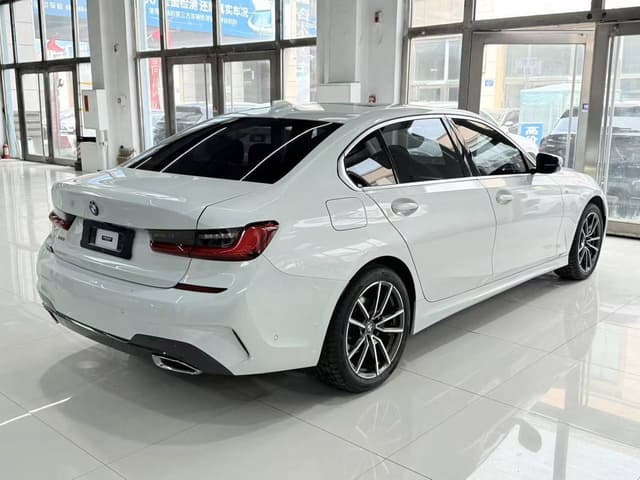 იყიდება 2022 წლის BMW 320i 