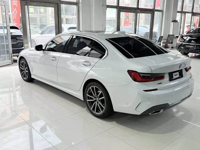 იყიდება 2022 წლის BMW 320i 