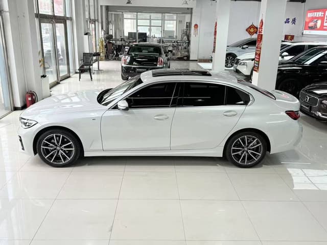 იყიდება 2022 წლის BMW 320i 