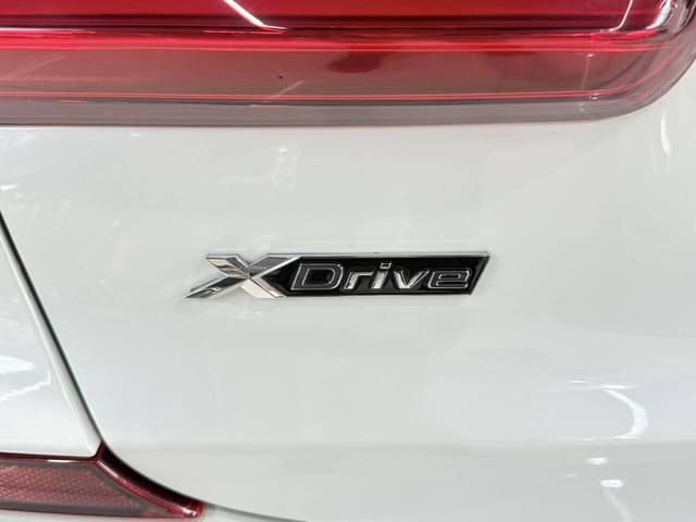 იყიდება 2022 წლის BMW 320i 