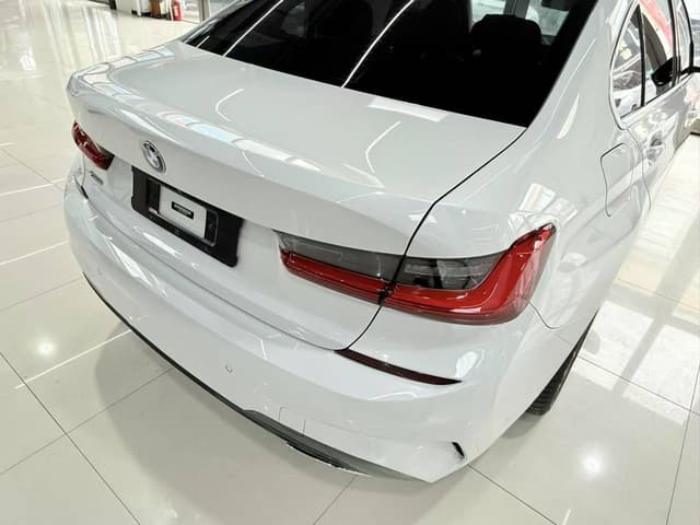 იყიდება 2022 წლის BMW 320i 