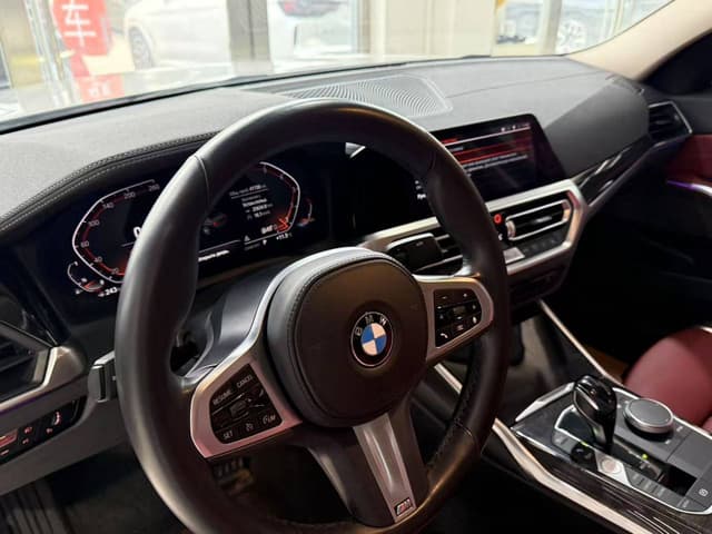 იყიდება 2022 წლის BMW 320i 