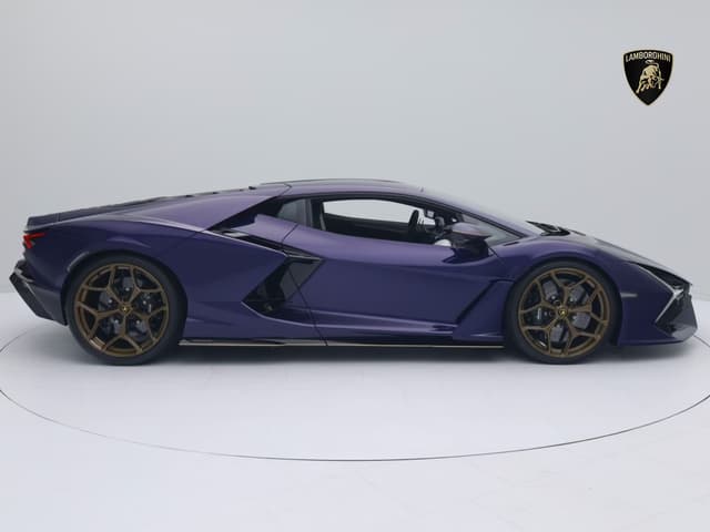 Lamborghini Revuelto