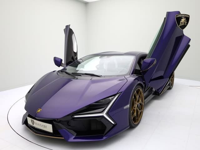 Lamborghini Revuelto